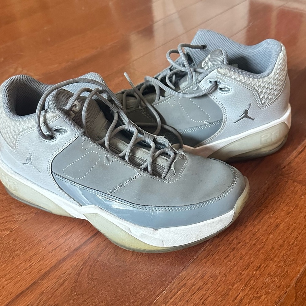 Nike Air Jordan Max Aura 3 GS Shoe Wolf Grey Size 6.5Y